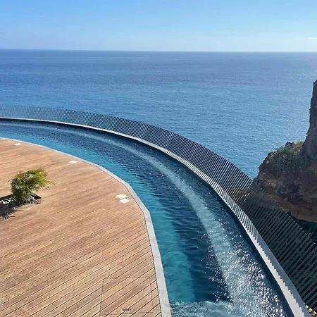 아파트 Oceanfront Elegance Madeira Retreat