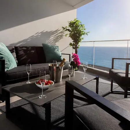 Oceanfront Elegance Madeira Retreat *