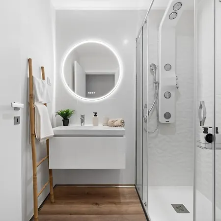 Oceanfront Elegance Madeira Retreat