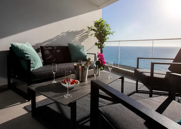 Oceanfront Elegance Madeira Retreat *