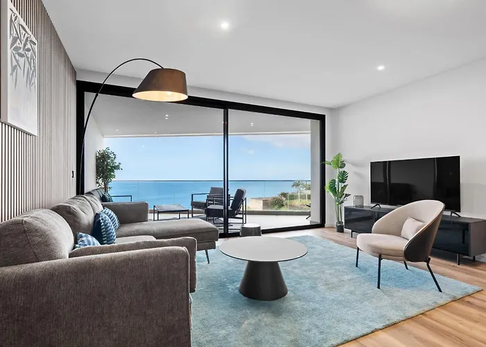 Oceanfront Elegance Madeira Retreat *