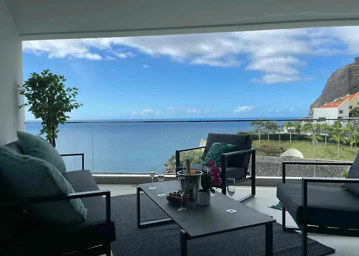 Oceanfront Elegance Madeira Retreat *