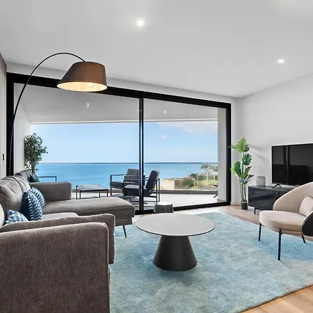 Oceanfront Elegance Madeira Retreat *