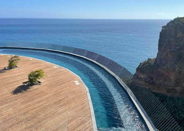 公寓 Oceanfront Elegance Madeira Retreat