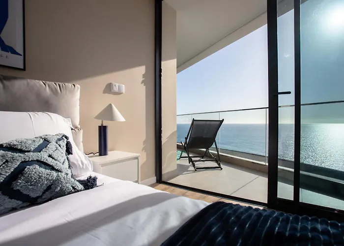 Oceanfront Elegance Madeira Retreat 公寓 *