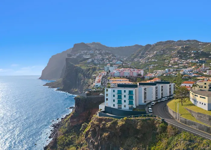 Oceanfront Elegance Madeira Retreat *