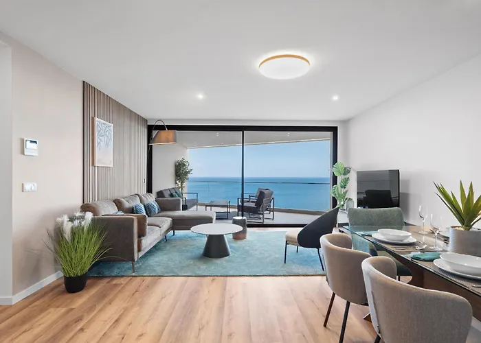 Oceanfront Elegance Madeira Retreat 公寓