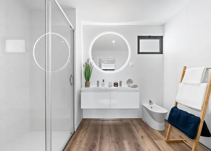 公寓 Oceanfront Elegance Madeira Retreat *