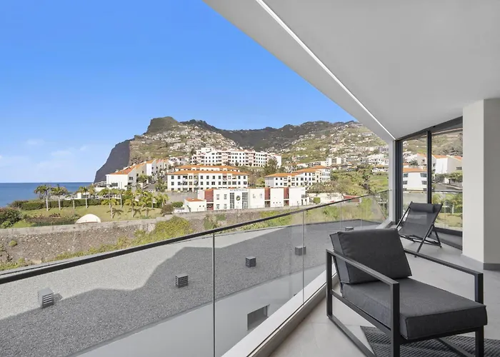 Oceanfront Elegance Madeira Retreat 公寓