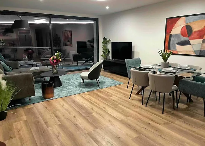 Oceanfront Elegance Madeira Retreat * 卡马拉-德洛布什